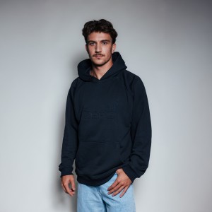 BLUZA Z KAPTUREM CZARNA LOGO TŁOCZONE