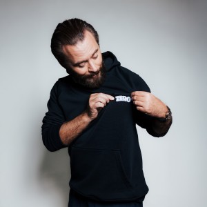 BLUZA Z KAPTUREM CZARNA LOGO PLUSZOWE