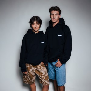 BLUZA Z KAPTUREM CZARNA LOGO PLUSZOWE