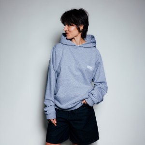 BLUZA Z KAPTUREM SZARA LOGO PLUSZOWE