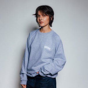 BLUZA SZARA LOGO PLUSZOWE