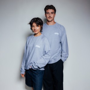 BLUZA SZARA LOGO PLUSZOWE