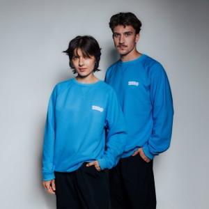 BLUZA NIEBIESKA LOGO PLUSZOWE