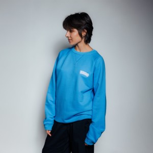 BLUZA NIEBIESKA LOGO PLUSZOWE