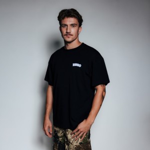 T-SHIRT CZARNY LOGO PLUSZOWE