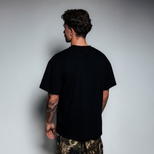 T-SHIRT CZARNY LOGO PLUSZOWE