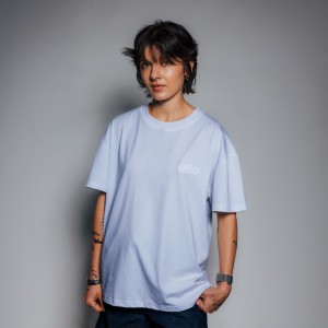 T-SHIRT BIAŁY LOGO PLUSZOWE